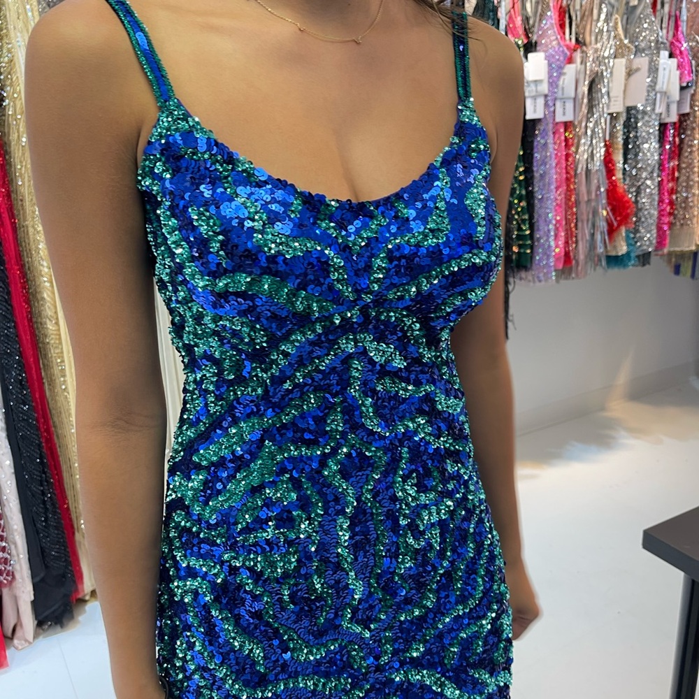 Spaghetti strap, heavily sequence beaded dress 💯